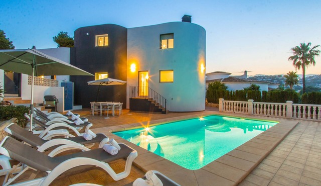 Villa Rondo in Benissa-Moraira for 12 people, 2 pools, near golf course, barbecue