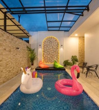 Villa Rooz BARU private pool dining kitchen