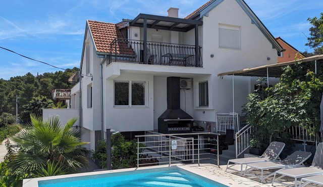 Villa Rosa Ciovo/Pool/120m zum Strand/2 Apartments