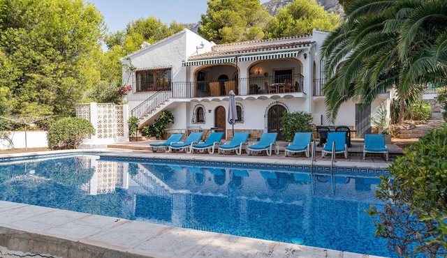 Villa Rosa - Four Bedroom Villa, Sleeps 8
