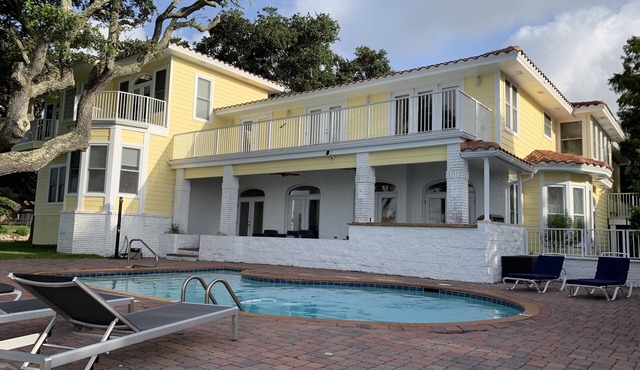 Villa Rosa, WATERFRONT HOME, sleeps 16, 6,500 sq ft, with pool and boathouse.