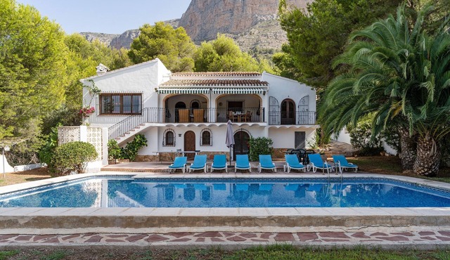 Villa 'Rosa' with Private Pool, Shared Terrace and Wi-Fi