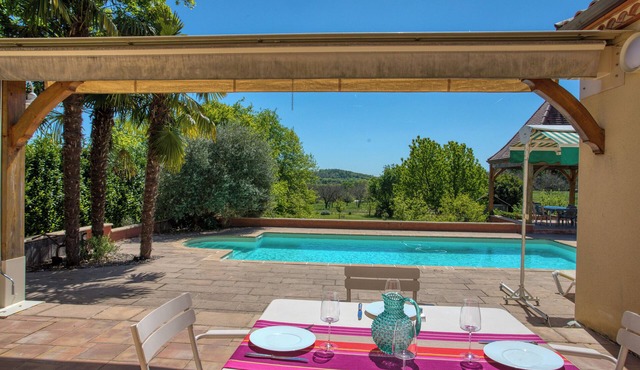 Villa Roséa with swimming pool and park