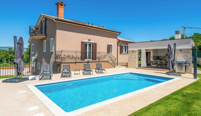 Villa Rosewood - Three Bedroom Villa, Sleeps 7