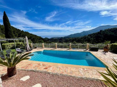 Villa Rosie, vue mer, piscine et parking privatif avec recharge, AC, Wifi, Calme