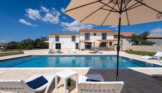 Villa Roti with Pool and Sauna