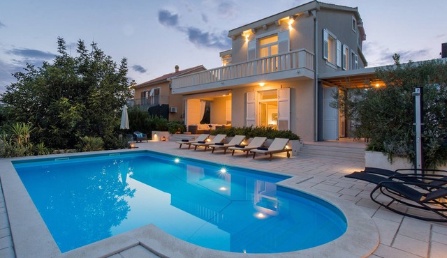 Villa Rotondo-charming villa with heated swiming pool few steps from beach