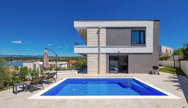 Villa Rova – Luxury Apartment with private pool and sea view