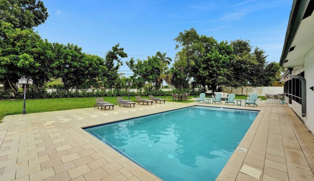 Villa Royale 4 BR Home w Pool and Hot Tub