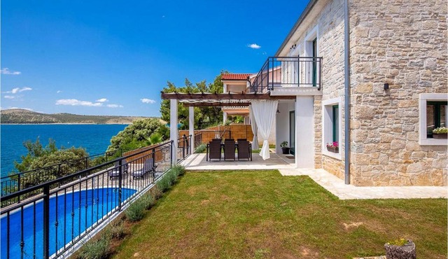 Villa Sadic