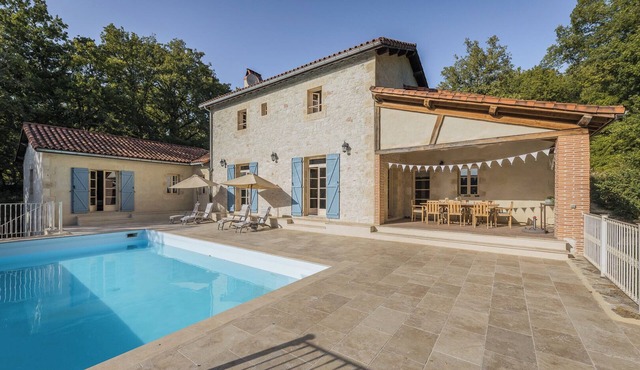 Villa Saint Cirque, a holidayhouse with a very large private pool