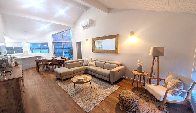 Villa Salina Forster - 1 Minute walk to the golden sands of One Mile Beach