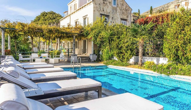 Villa Salt Water - Four Bedroom Villa, Sleeps 8