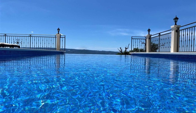 Villa Salut la Mer with Infinity Pool