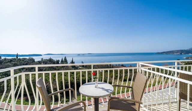 Villa Samba - Double Room with Balcony and Sea View - gasi se