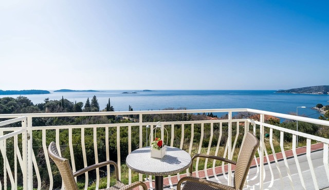 Villa Samba - Standard One-Bedroom Apartment with Balcony and Sea View