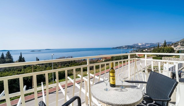 Villa Samba - Standard One-Bedroom Apartment with Balcony and Sea View