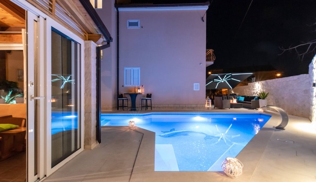 Villa San Tonini Deluxe Apartment with private heated pool