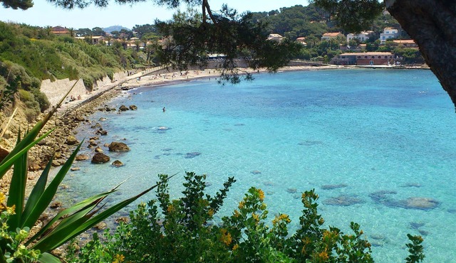 VILLA SANARY-SUR-MER IN PEACE- PORT-ISSOL BEACH 2 MINUTES ON FOOT-
