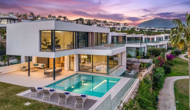 Villa Sandie | Biggest New Villa in El Campanario