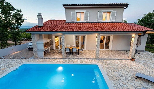Villa SANDRINA with a heated pool and spacious yard