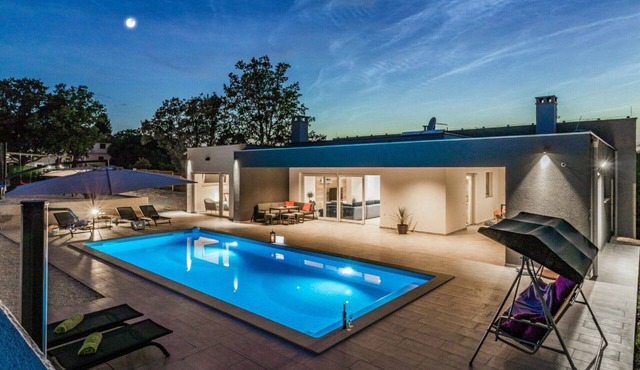 Villa *SANIVARO with heated pool & private SPA