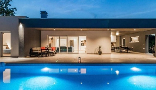 Villa Sanivaro with heated pool and whirlpool