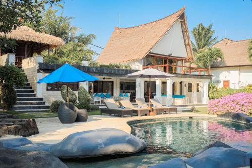 Villa Santai - Fabulous beachfront villa, pool & jacuzzi