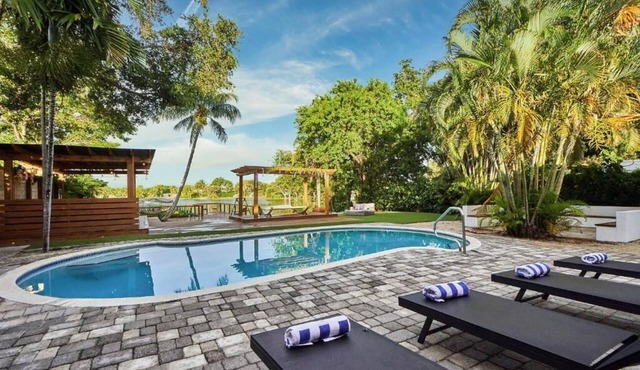 Villa Santorini Lakefront Private Deck