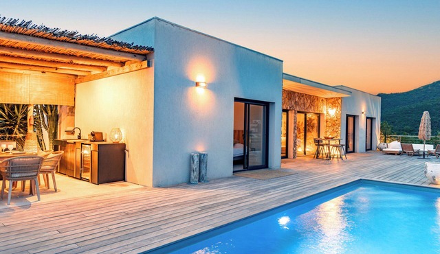 Villa Saona, heated pool - sea view - Favone beach 5min walk