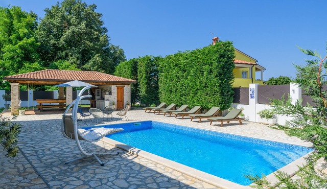 Villa Sara four-bedroom villa with a swimming pool