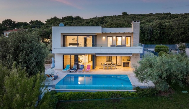 Villa Sara - Luxurious villa with private pool and sauna, near the beach in Vrsar