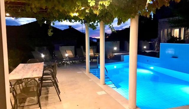 Villa Sarah - Five Bedroom Villa with Terrace and Swimming Pool