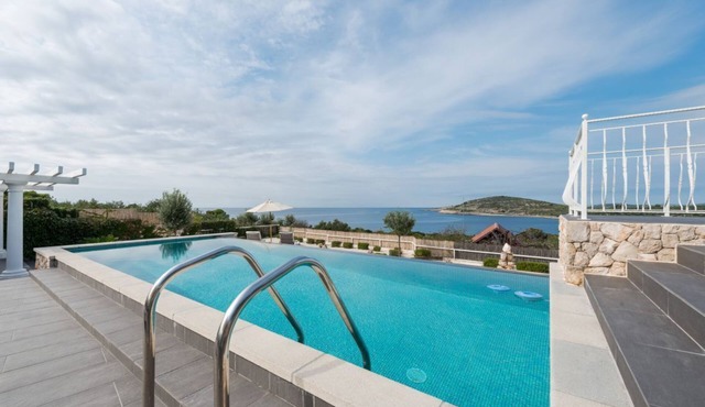 Villa Sea Side Drvenik with private pool near the sea on Drvenik Mali Island - Trogir