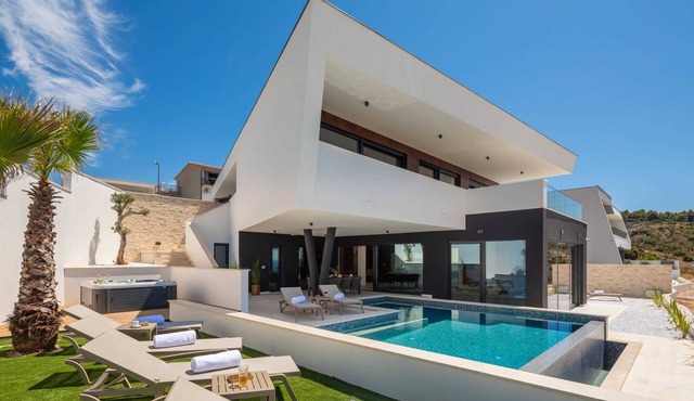 Villa Sea Song with Pool