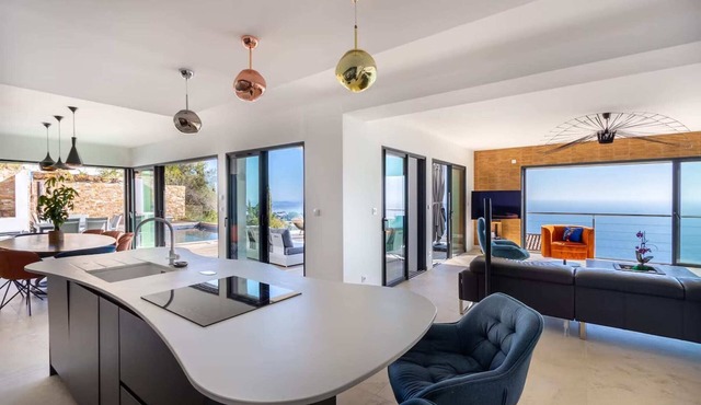 Villa Sea View La Californie–Hillside on the Seafront–View of the Golden Islands