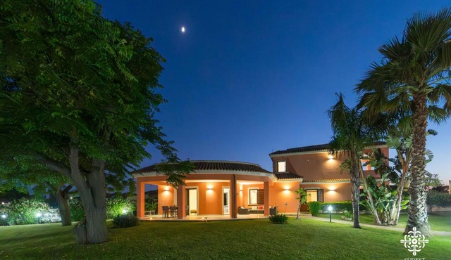 Villa Seaside - Beach Retreat with jacuzzi in Syracuse