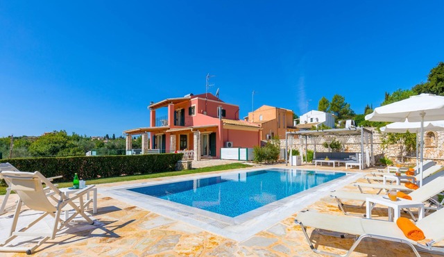 Villa Senses: A modern charming villa, private pool, stunning views, really spacious for 8 people