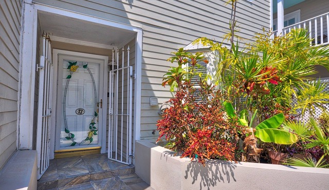 VILLA SERENA@DUVAL SQUARE - A peaceful retreat in the heart of Old Town.