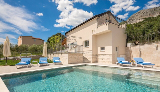 Villa Serenity Gardens with Pool
