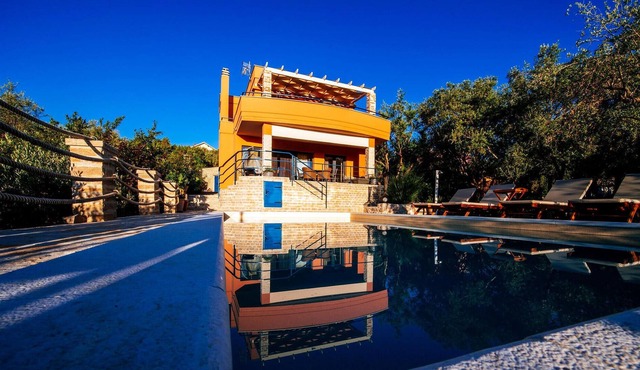 Villa Serenity is a modern and urban villa of 240m2, located in Poljana on the island of Ugljan.