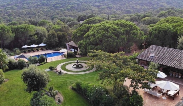 Villa Serenity, large gardens, helipad, tennis court, 8 minutes Pampelonne beach