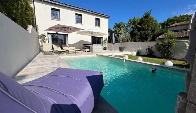 Villa Serguier with swimming pool in Avignon