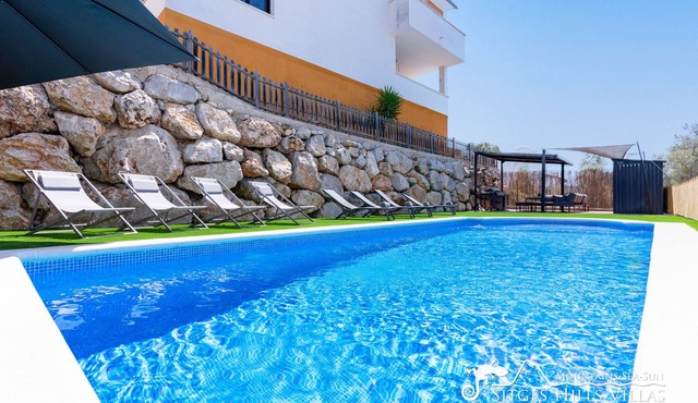 Villa Serranita - Stylish Holiday Home with Views and A/C