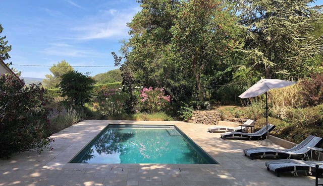Villa set in wooded grounds with swimming pool, zome and tree house.