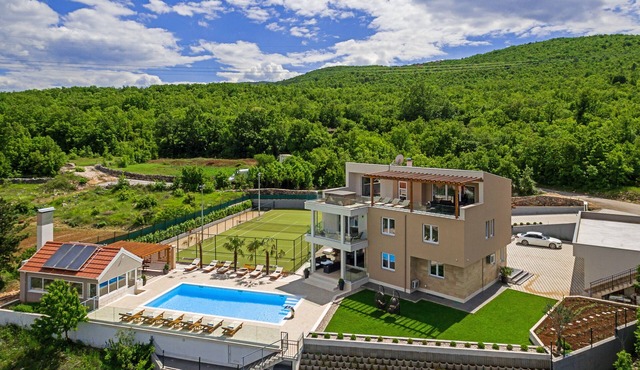 Villa Seven Lakes - heated pool, cinema, tennis, hot tub,