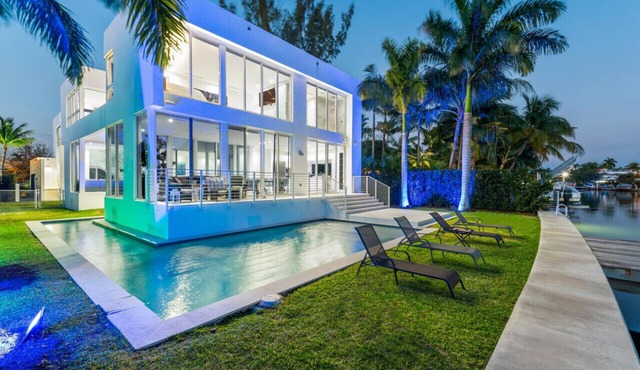 Villa Shore - Stunning Modern Villa on the Shores of Biscayne Bay