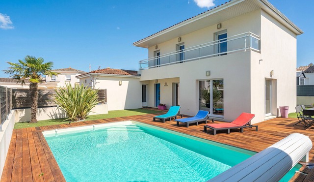 Villa Sigiriya with Sea View and Heated Pool - 400m from the Beach and Shops