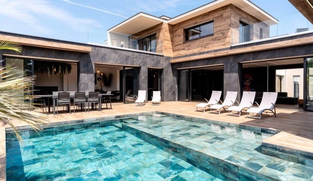 Villa Signature, Luxury & Exclusive seaside getaway
