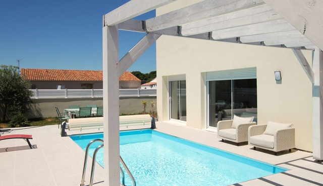 Villa Silène, close to the beach, with heated pool